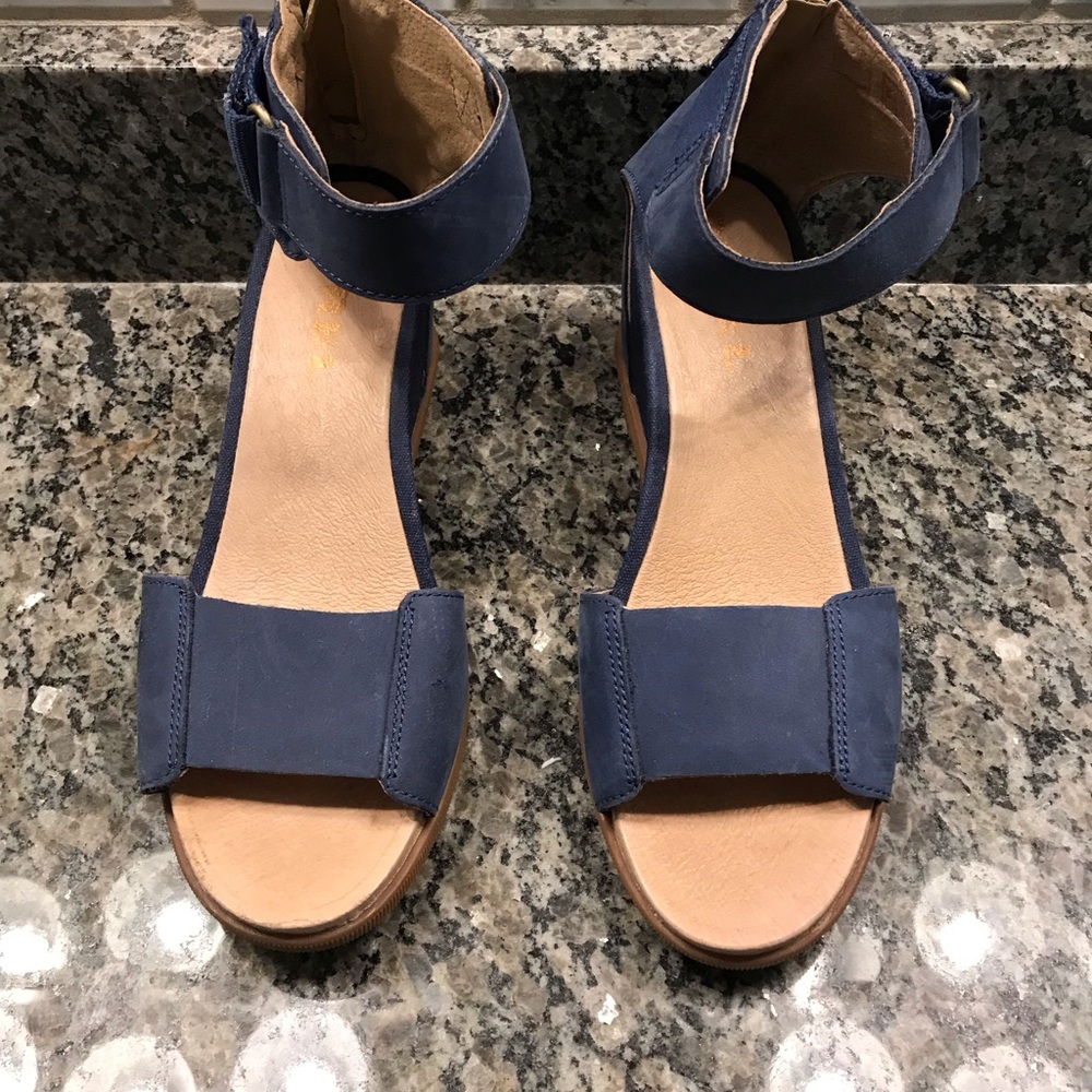Sorel Blue and Tan Minimalist Sandals with Ankle Strap